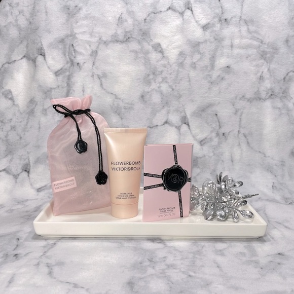 Viktor&Rolf Gift Set-Drawstring,Flowerbomb Spray&Body Cream-1.2ml,50ml-2pc-NEW - Picture 10 of 16